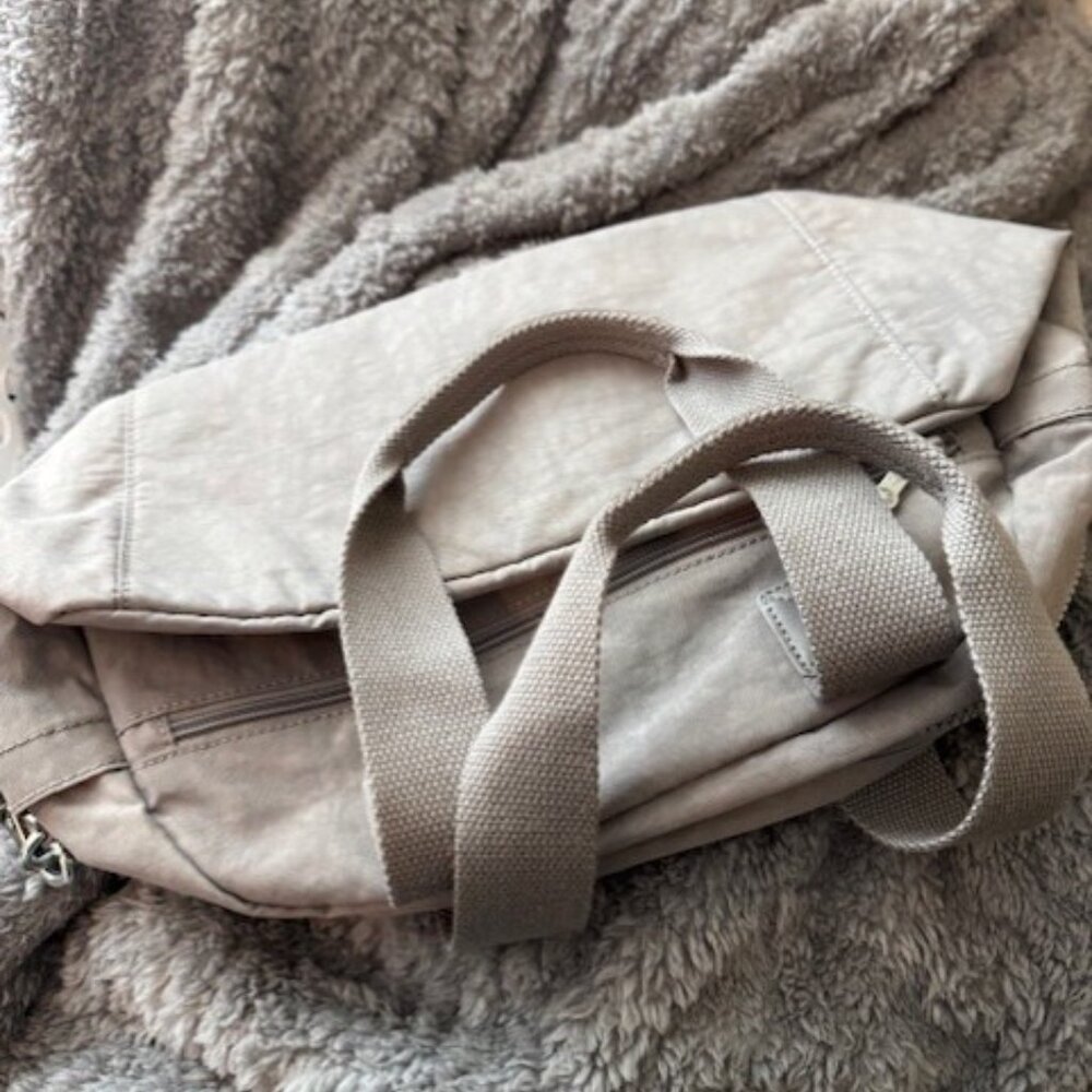 Kipling Delfea Bag in Cool Grey - New with Tags - Picture 2 of 5